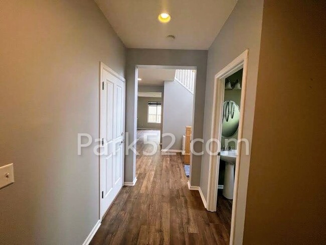 Building Photo - Beautiful 4 Bedroom 3 Bath In The Saddle C...