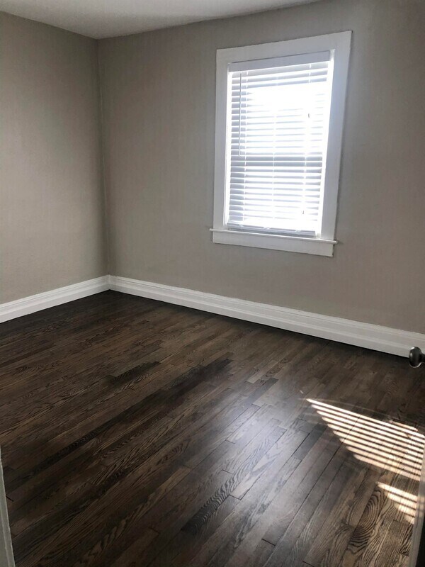 Foto del edificio - 1352 1/2 Charleston Ave