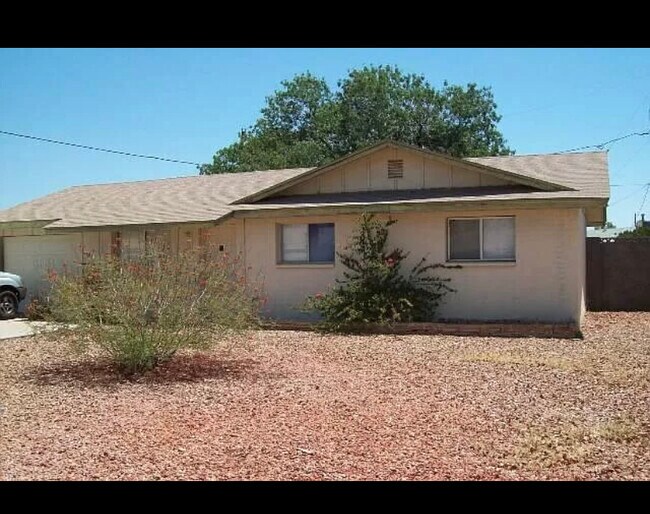Building Photo - 1703 S Hardy Dr