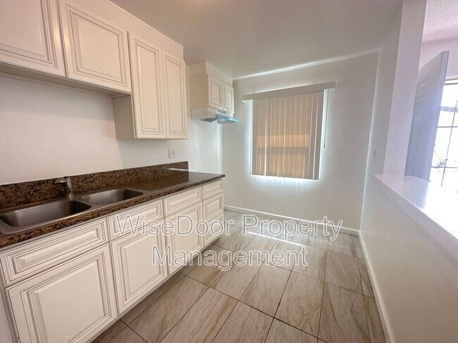 Foto del edificio - 12541-D Adler Dr.
