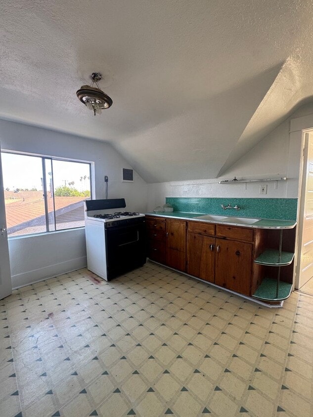 Primary Photo - 3425 3rd Ave