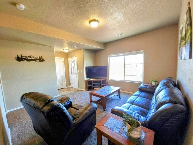 Building Photo - 7632 Spruce Pne Grv