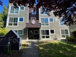 Building Photo - 910 N 104th St