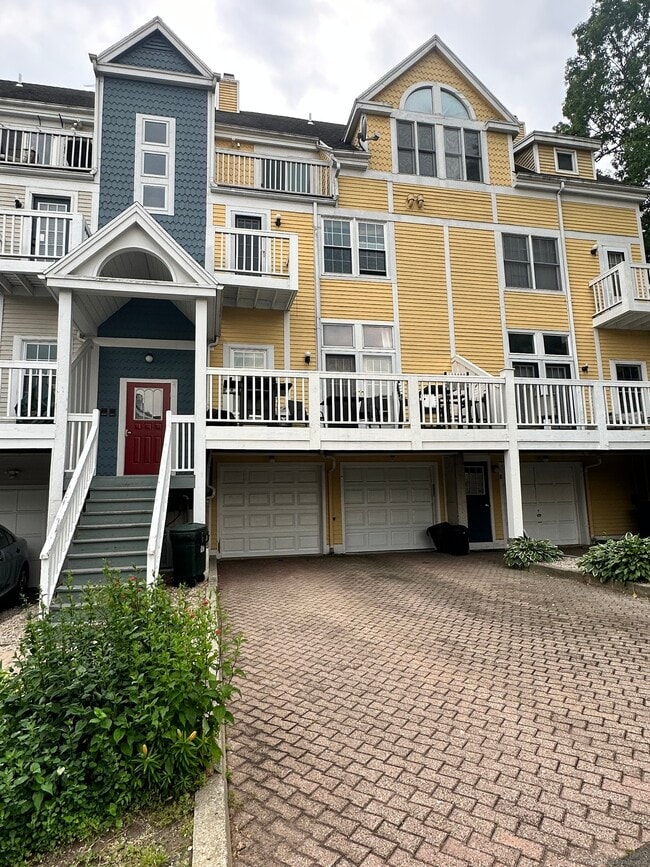 Building Photo - 918 Quinnipiac Ave