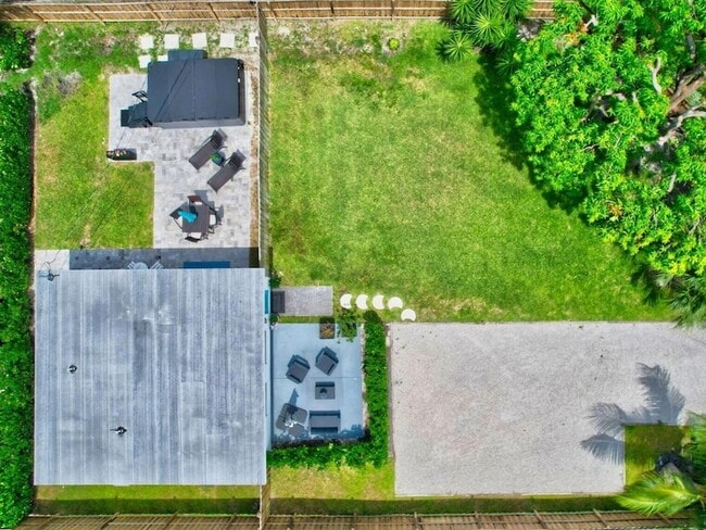 Building Photo - 201 SE 7th St