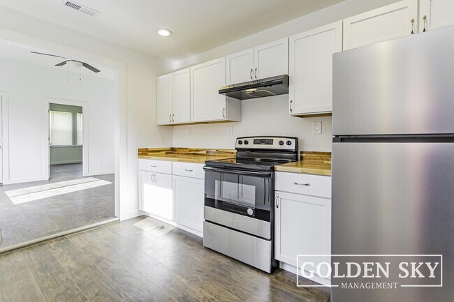 Building Photo - 820 S Hackley St