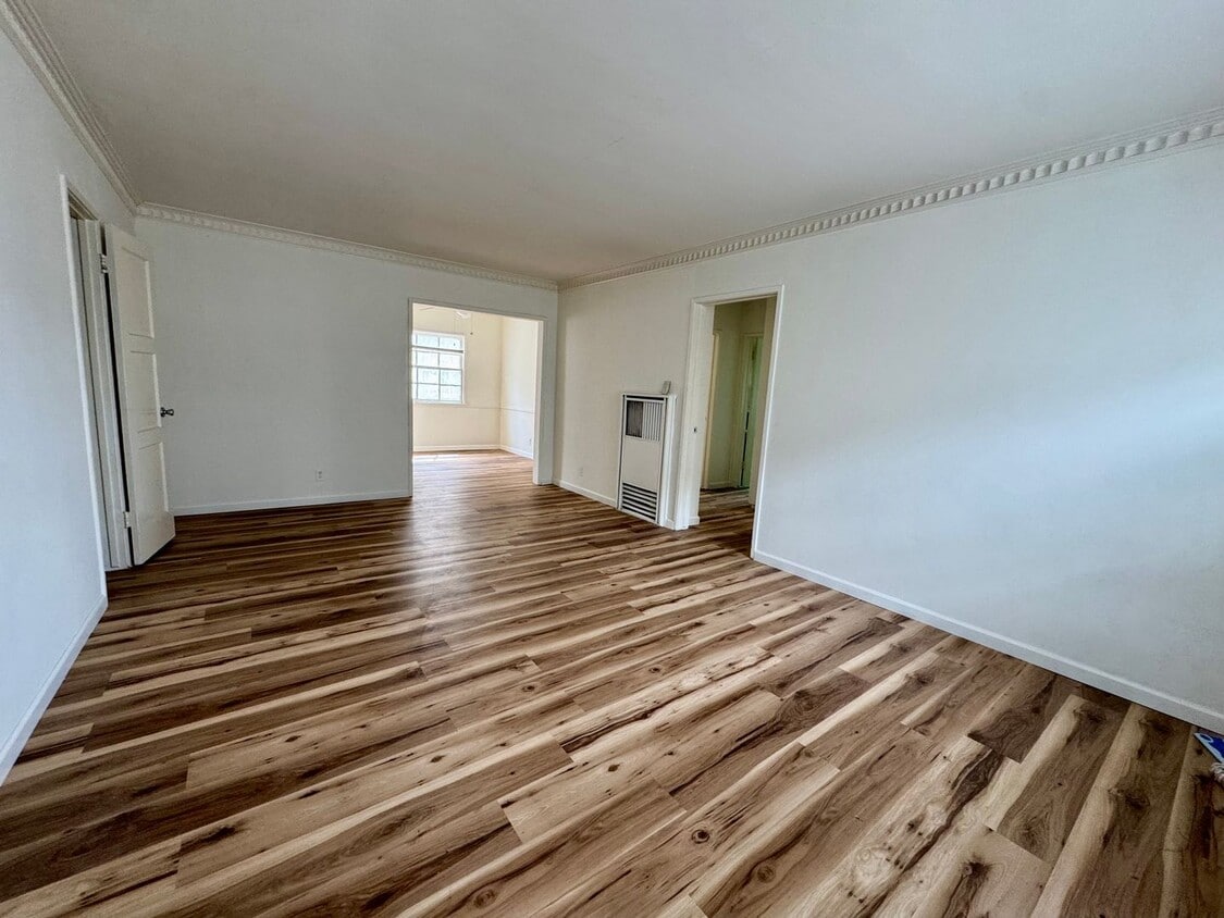 Photo - Bronson Ave 1624