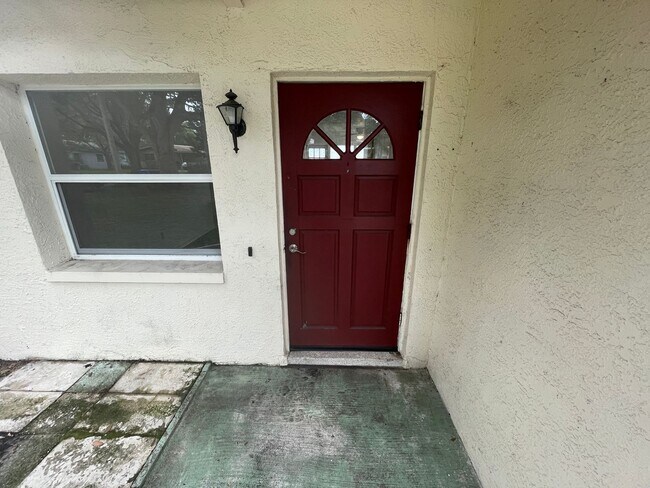 Foto del edificio - Charming 3-Bedroom Home with 1 Bath and 1-...