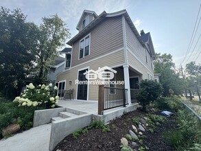 Building Photo - 2200 Fremont Ave S