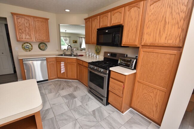 Foto del edificio - Home in Farmington Hills, 3 bedroom, 2 bath. Close to Notre Dame!