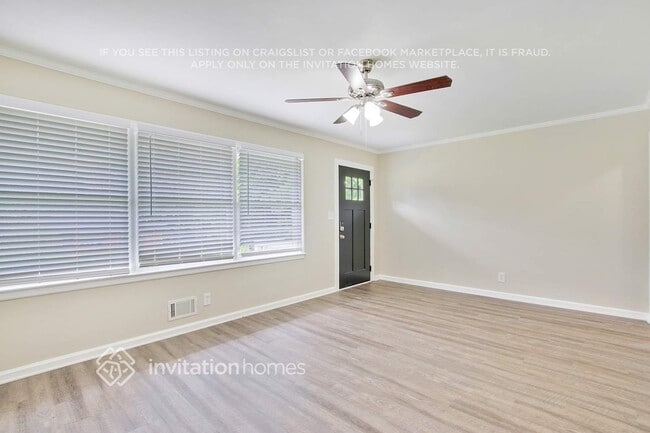 Building Photo - 2246 Collins Dr