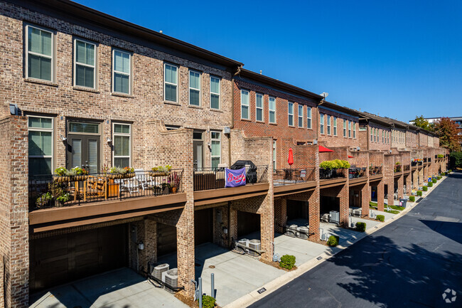 Building Photo - The Towns of Crescent Park