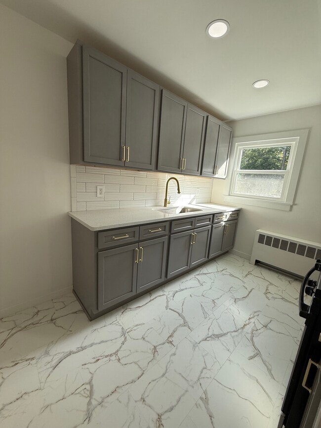Updated kitchen - 5 Park St