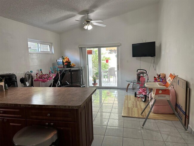 Building Photo - 3116 W 73rd Pl