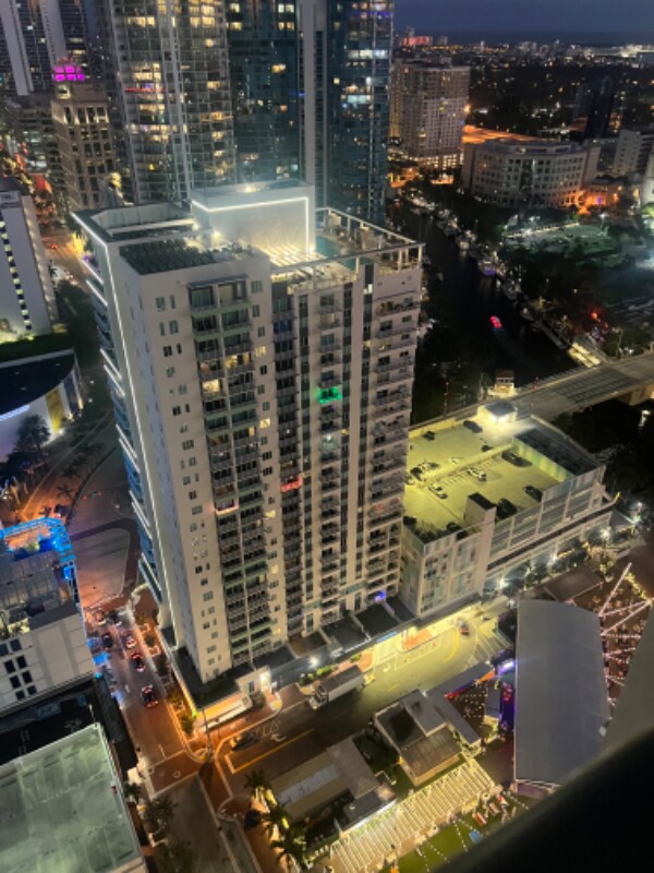 Building Photo - 301 SW 1st Ave