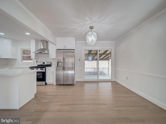 Building Photo - 2303 W Longview Dr