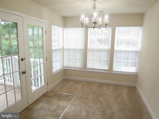 Foto del edificio - 905 Woodbridge Ct