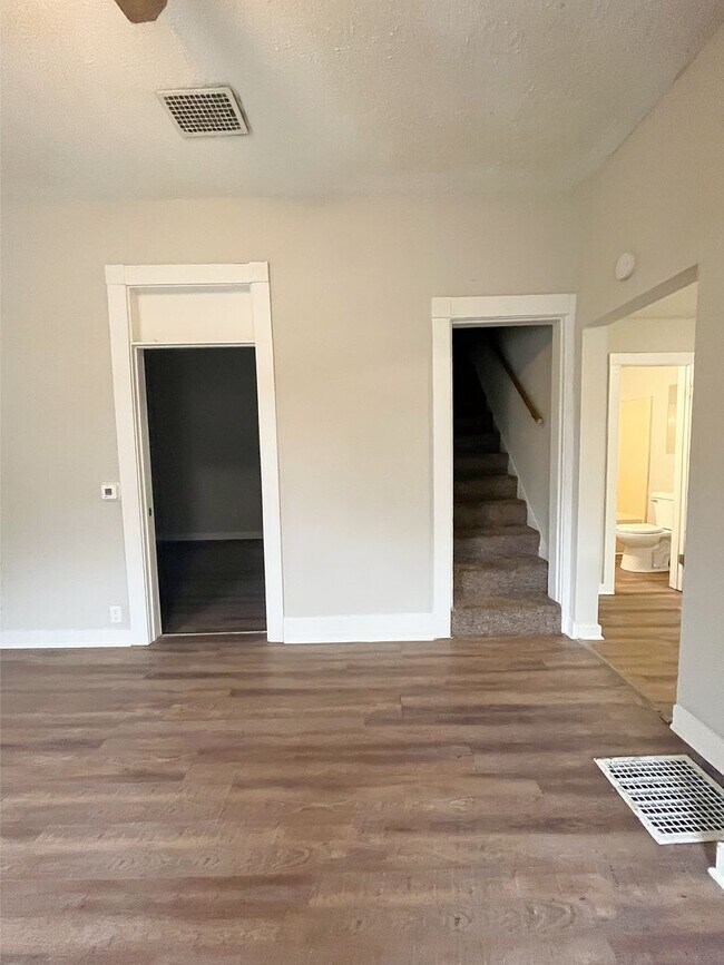 Foto del edificio - Remodeled Three Bedroom