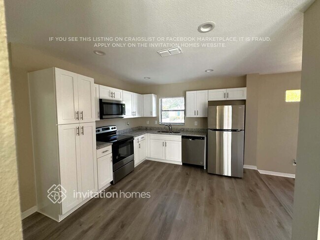 Building Photo - 7537 17th Ln N