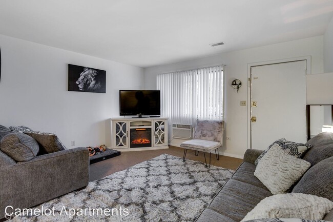 Foto del edificio - 1 br, 1 bath Apartment - 6423 Kennedy Avenue