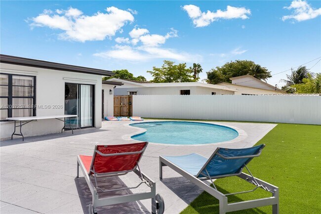 Foto del edificio - 7051 Tyler St