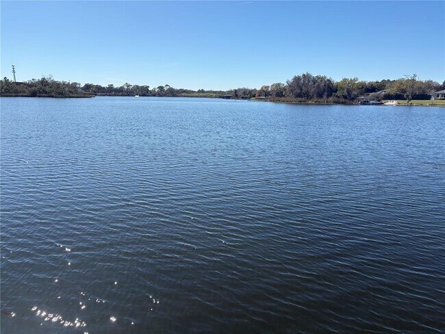 Foto del edificio - 3265 Hidden Lake Dr