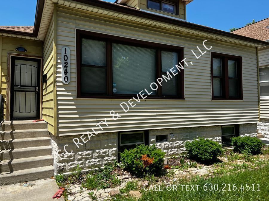 Foto principal - ***UPDATED 5 BDRM - 2 FULL BTH / DETACHED ...