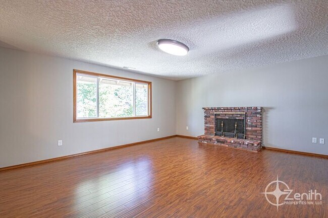 Building Photo - 9301 NE Pinecreek St