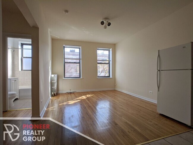 Foto del edificio - 2715 N Milwaukee Ave