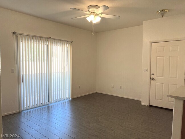Foto del edificio - 5650 E Sahara Ave