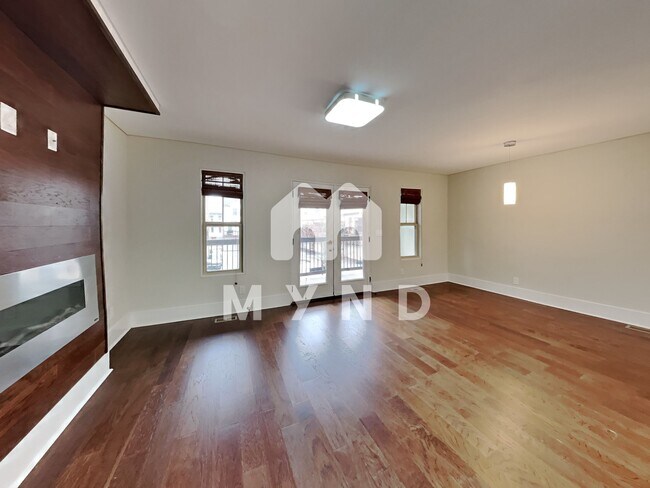 Building Photo - 1280 Dahlgren Ln Unit 3