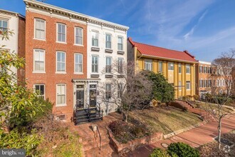 Building Photo - 318 Constitution Ave NE