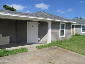 Building Photo - 1300 Grace Ave