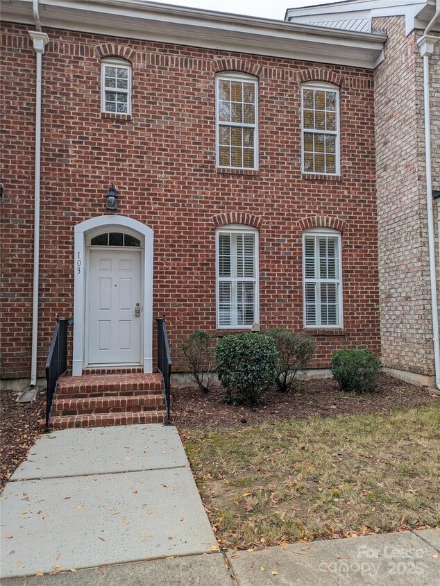 Foto principal - 103 Chawton Ln