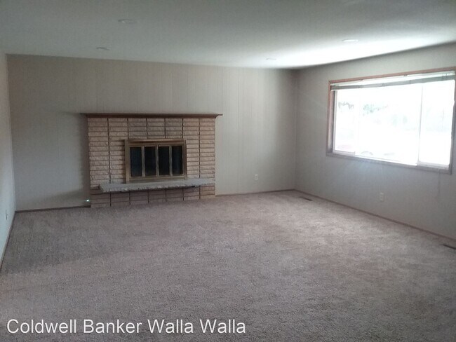 Building Photo - 5 br, 2 bath House - 928 Blue Mountain Dr.