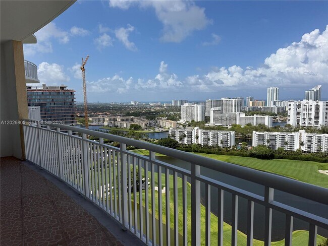 Foto del edificio - 1755 E Hallandale Beach Blvd