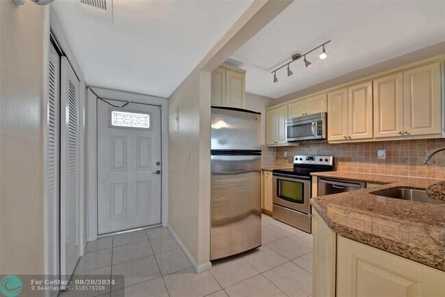 Foto del edificio - 750 NE Spanish River Blvd