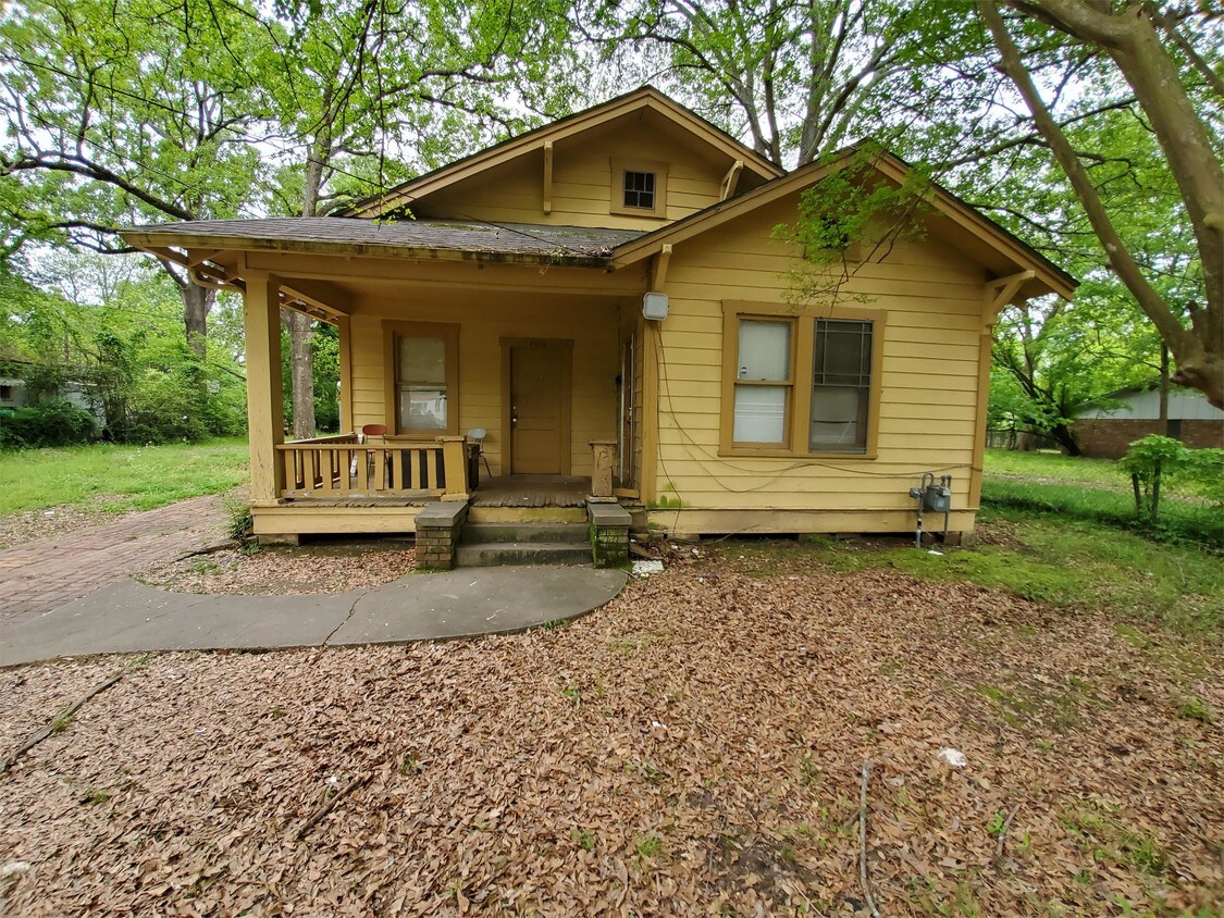 Primary Photo - 1511 Camille St