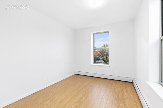 Foto del edificio - 426 McDonald Ave