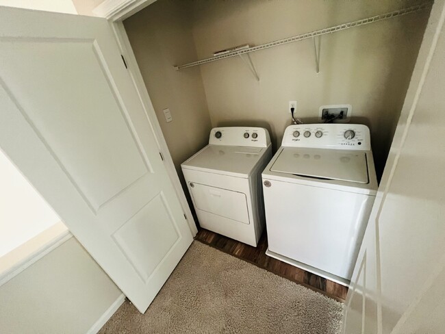 Building Photo - Townhome in Northeastern School District!