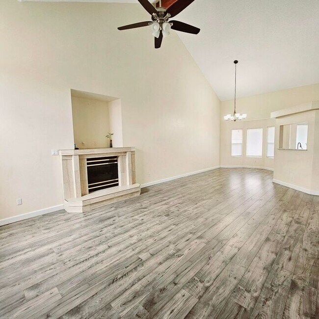 Building Photo - 4-Bedroom Home in Briargate Neighborhood!