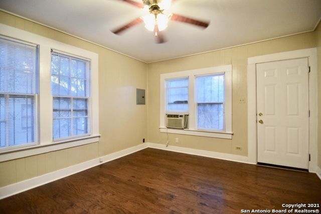 Building Photo - 411 COURTLAND PL