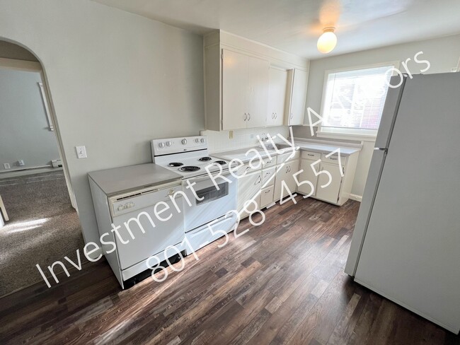 Building Photo - Unit Near BYU!