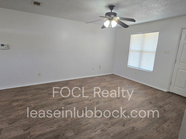 Foto del edificio - 2 bedroom, 2 bath, 1 car garage