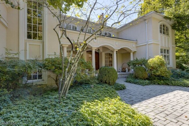 Building Photo - 21 Stoningham Dr