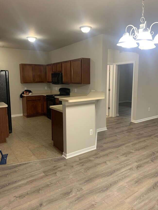 Building Photo - 8375 Towne Center Cir