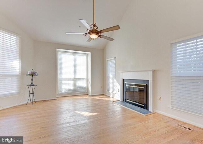 Foto del edificio - 46390 Bluestem Ct