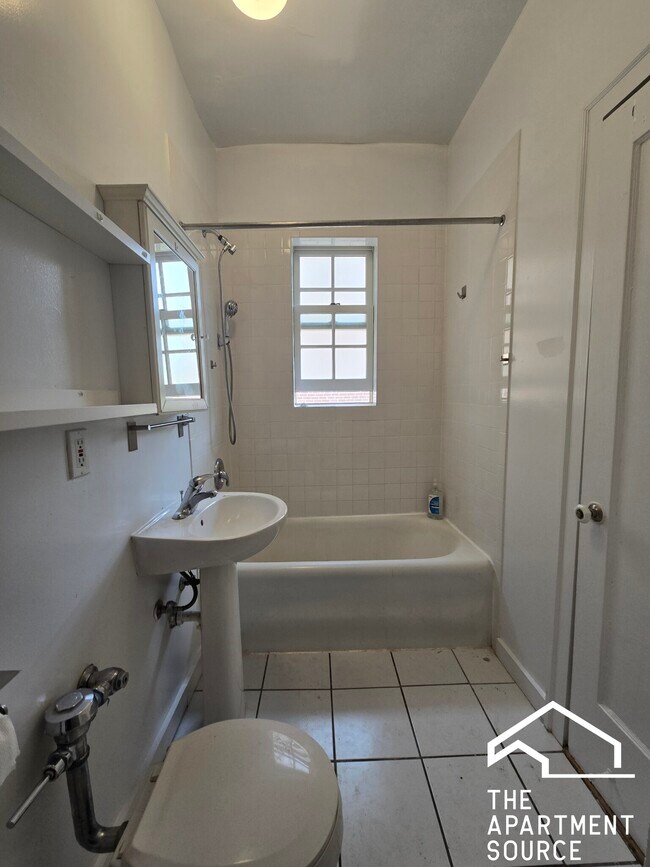 Foto del edificio - 1452 Oak Ave