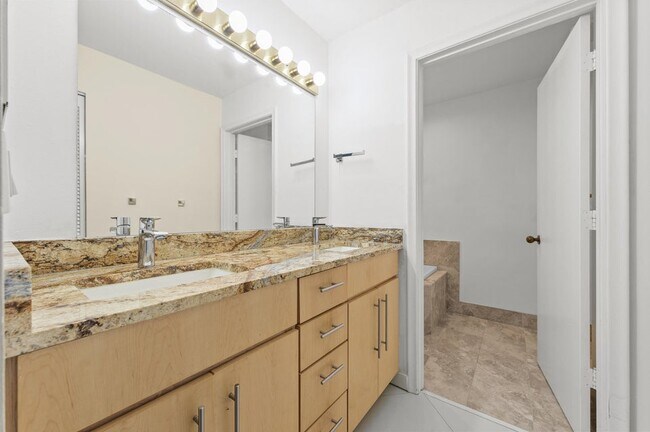 Foto del edificio - 790 Saint Albans Dr