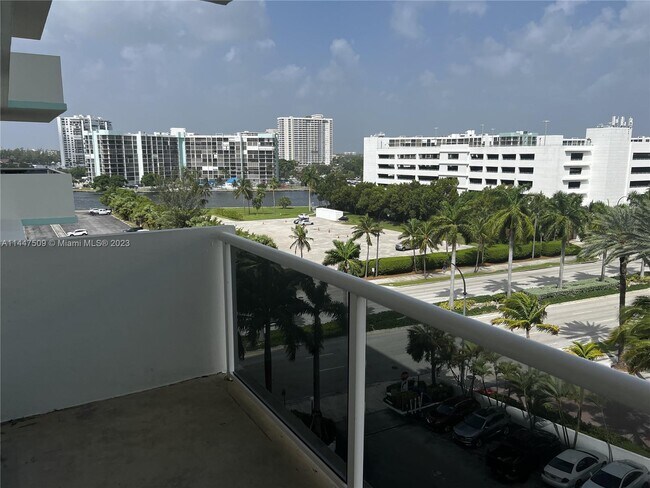 Building Photo - 3725 S Ocean Dr